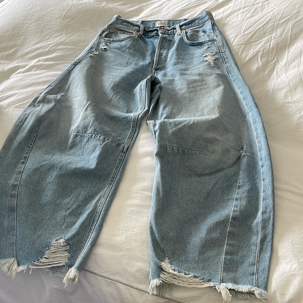 Great condition Citizens of Humanity horseshoe jeans with frayed ankles